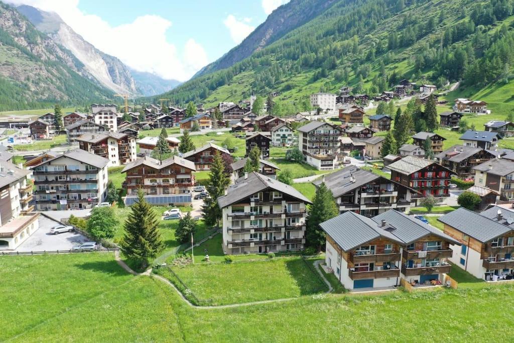 Appartamento Relaxing Loft Haven Near Zermatt - Parking Free Täsch Esterno foto